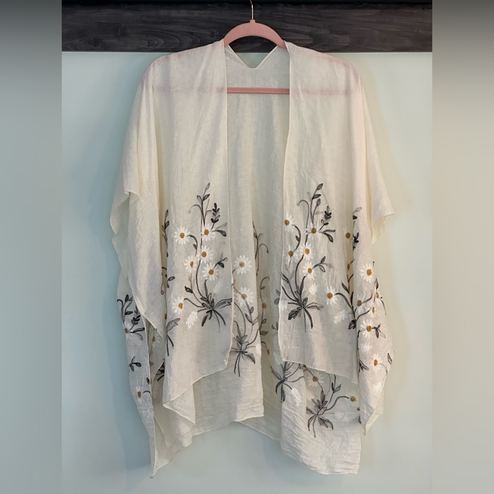 Kimono, sheer, embroidered daisies one size